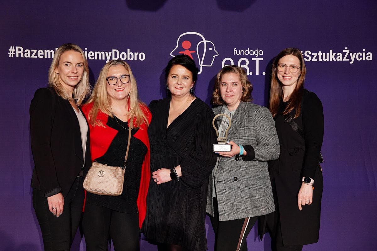 Statuetka dla Ikano Banku od Fundacji ART