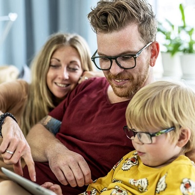 Rodzina spędzająca wspólnie czas